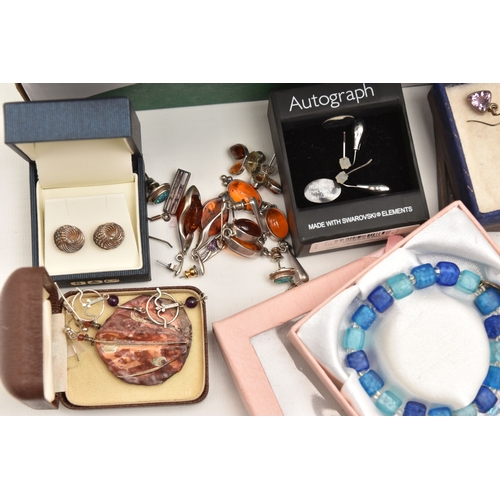 604 - A PLASTIC BOX OF ASSORTED ITEMS AND A SHOE BOX OF FASHION WRISTWATCHES, to include a small quantity ... 