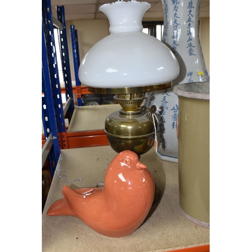 864 - A GROUP OF LARGE CERAMIC VASES AND AN OIL LAMP, to include three large modern vases, largest being a... 