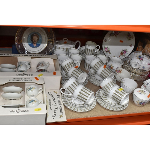 866 - FOUR BOXES AND LOOSE HOUSEHOLD CERAMICS AND GLASS WARE to include two boxed sets of Peter Rabbit chi... 