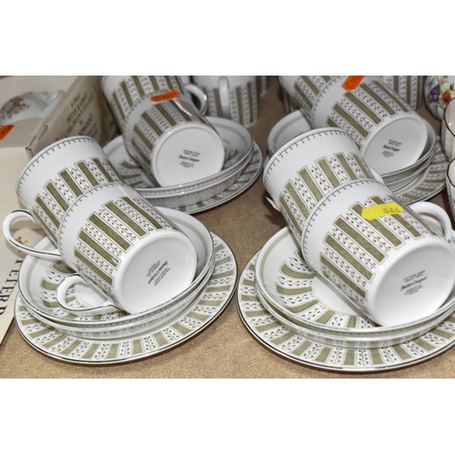 866 - FOUR BOXES AND LOOSE HOUSEHOLD CERAMICS AND GLASS WARE to include two boxed sets of Peter Rabbit chi... 