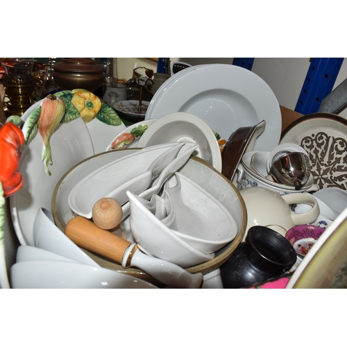 866 - FOUR BOXES AND LOOSE HOUSEHOLD CERAMICS AND GLASS WARE to include two boxed sets of Peter Rabbit chi... 