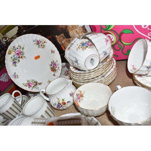 866 - FOUR BOXES AND LOOSE HOUSEHOLD CERAMICS AND GLASS WARE to include two boxed sets of Peter Rabbit chi... 