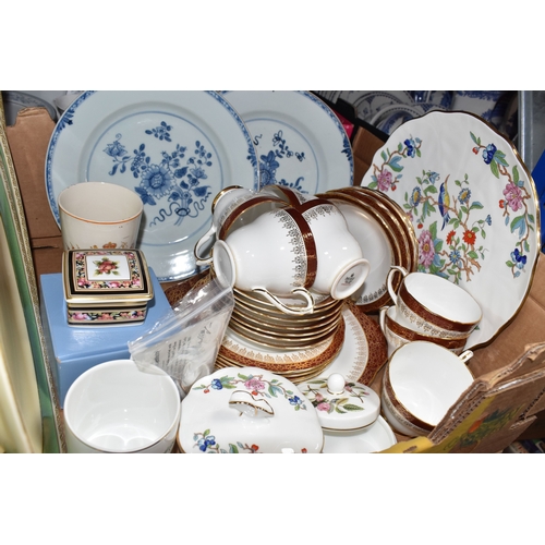 890 - THREE BOXES AND LOOSE CERAMICS AND GLASS to include a group of Bagley and Co. uranium glass 'Fish sc... 