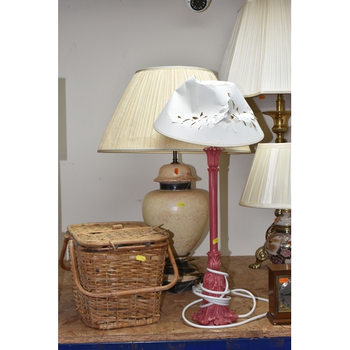 951 - A LARGE GROUP OF LAMPS AND CLOCKS, to include a tall brass lamp with shade approximately 100cm tall,... 