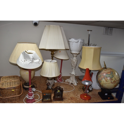 951 - A LARGE GROUP OF LAMPS AND CLOCKS, to include a tall brass lamp with shade approximately 100cm tall,... 