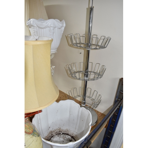 951 - A LARGE GROUP OF LAMPS AND CLOCKS, to include a tall brass lamp with shade approximately 100cm tall,... 