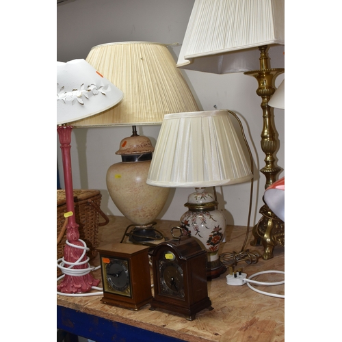 951 - A LARGE GROUP OF LAMPS AND CLOCKS, to include a tall brass lamp with shade approximately 100cm tall,... 