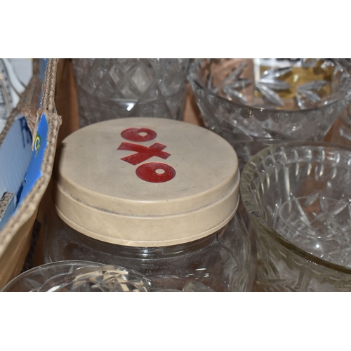 976 - SIX BOXES AND LOOSE CERAMICS AND GLASS to include a box of part tea sets comprising manufacturers Sh... 