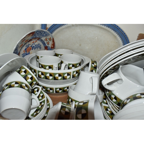 976 - SIX BOXES AND LOOSE CERAMICS AND GLASS to include a box of part tea sets comprising manufacturers Sh... 