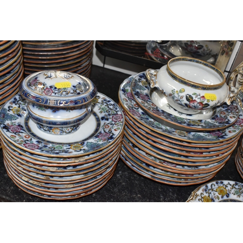 1034 - AN EIGHTY THREE PIECE 19TH CENTURY DINNER SERVICE, in the 'Gem' pattern by Charles Meigh & Son, comp... 