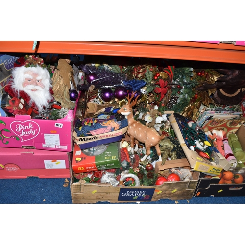 914 - SEVEN BOXES AND LOOSE VINTAGE CHRISTMAS DECORATIONS, to include crepe Christmas crackers, sets of li... 