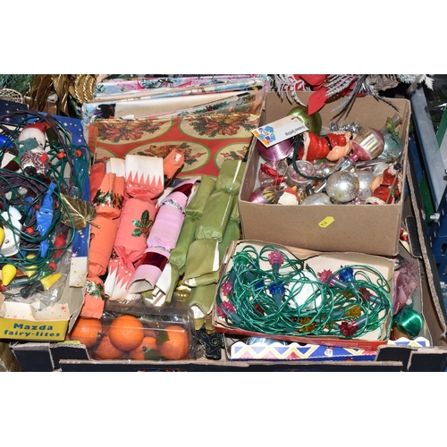 914 - SEVEN BOXES AND LOOSE VINTAGE CHRISTMAS DECORATIONS, to include crepe Christmas crackers, sets of li... 