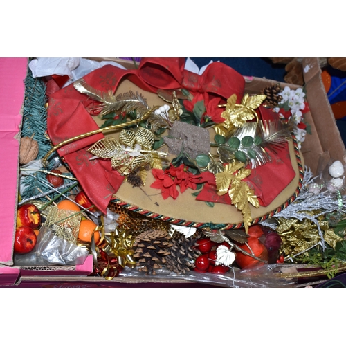 914 - SEVEN BOXES AND LOOSE VINTAGE CHRISTMAS DECORATIONS, to include crepe Christmas crackers, sets of li... 