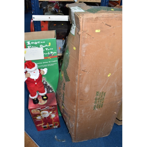 914 - SEVEN BOXES AND LOOSE VINTAGE CHRISTMAS DECORATIONS, to include crepe Christmas crackers, sets of li... 