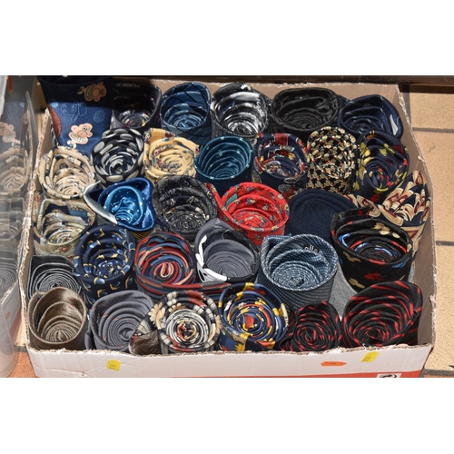 920 - TWO BOXES AND LOOSE MEN'S CLOTHING, ACCESSORIES AND LUGGAGE, to include jackets, shirts, knitwear, j... 