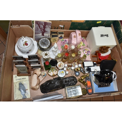 1011 - THREE BOXES AND LOOSE MANTEL CLOCK AND MISCELLANEOUS ITEMS, to include a wooden cased mantel clock, ... 