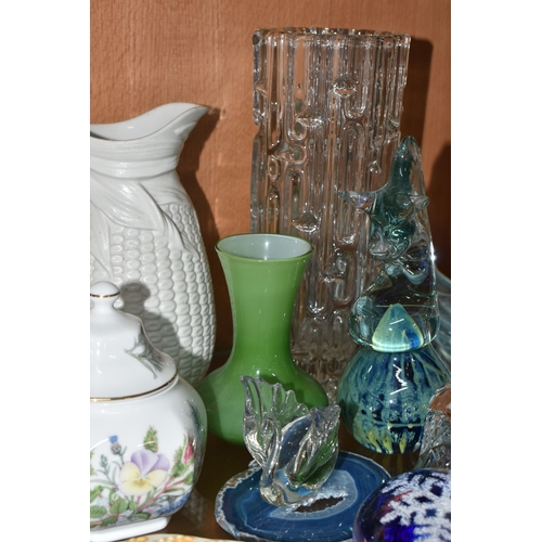 809 - A GROUP OF CERAMICS AND GLASS WARE, to include a Sklo Union 'Maze' vase by Frantisek Visner, height ... 