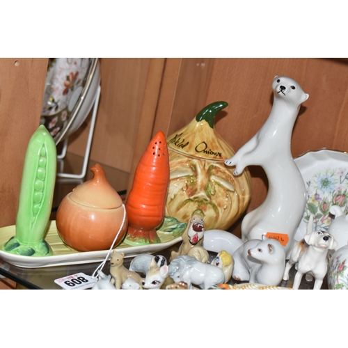 809 - A GROUP OF CERAMICS AND GLASS WARE, to include a Sklo Union 'Maze' vase by Frantisek Visner, height ... 