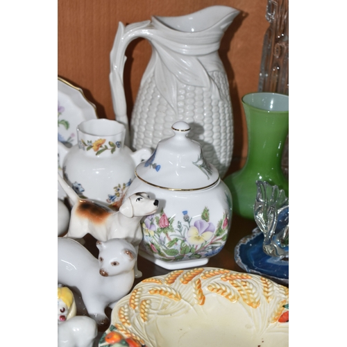 809 - A GROUP OF CERAMICS AND GLASS WARE, to include a Sklo Union 'Maze' vase by Frantisek Visner, height ... 