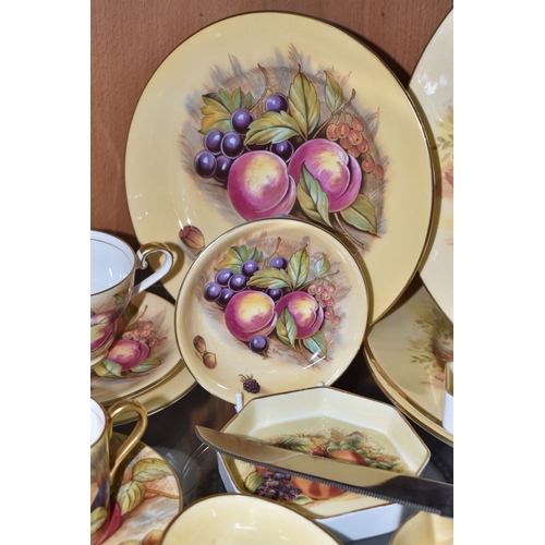 810 - TWENTY EIGHT PIECES OF AYNSLEY 'ORCHARD GOLD' TEA, DINNER AND GIFT WARES, comprising a teapot, a cak... 