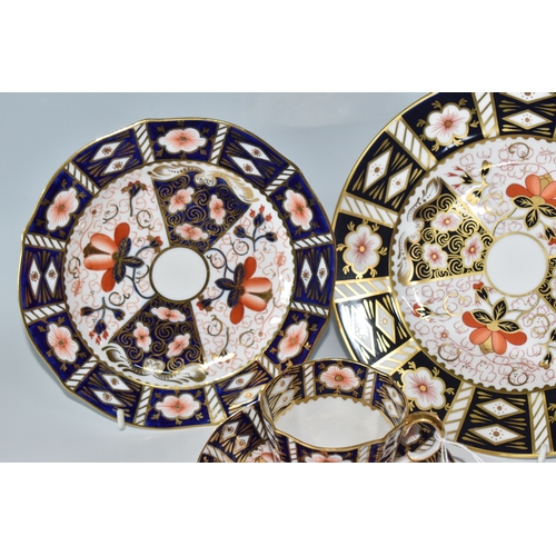 814 - FOUR PIECES OF ROYAL CROWN DERBY IMARI 2451, comprising a 21.5cm plate, an 18cm plate, a teacup and ... 