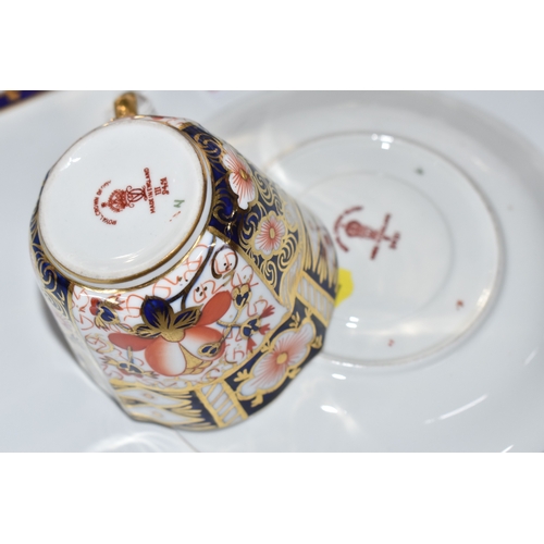 814 - FOUR PIECES OF ROYAL CROWN DERBY IMARI 2451, comprising a 21.5cm plate, an 18cm plate, a teacup and ... 