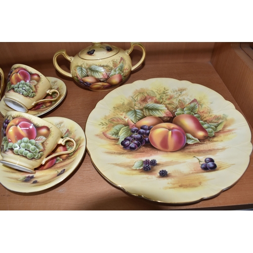 818 - THIRTY TWO PIECES OF AYNSLEY 'ORCHARD GOLD' TEA AND GIFT WARES, comprising a sandwich plate (second ... 