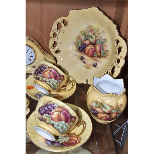 818 - THIRTY TWO PIECES OF AYNSLEY 'ORCHARD GOLD' TEA AND GIFT WARES, comprising a sandwich plate (second ... 