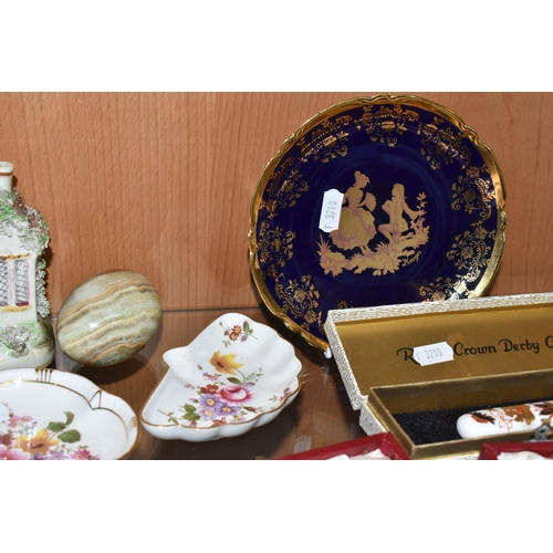 822 - A GROUP OF CERAMICS, to include boxed Royal Crown Derby cheese knives and bottle opener, four Grapha... 