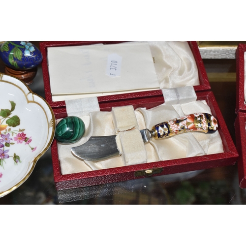 822 - A GROUP OF CERAMICS, to include boxed Royal Crown Derby cheese knives and bottle opener, four Grapha... 