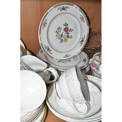 829 - A GROUP OF ROYAL DOULTON TEA WARES, comprising a Naples H5309 tea set: teapot (slight fault? on spou... 