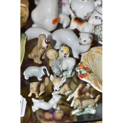 809 - A GROUP OF CERAMICS AND GLASS WARE, to include a Sklo Union 'Maze' vase by Frantisek Visner, height ... 