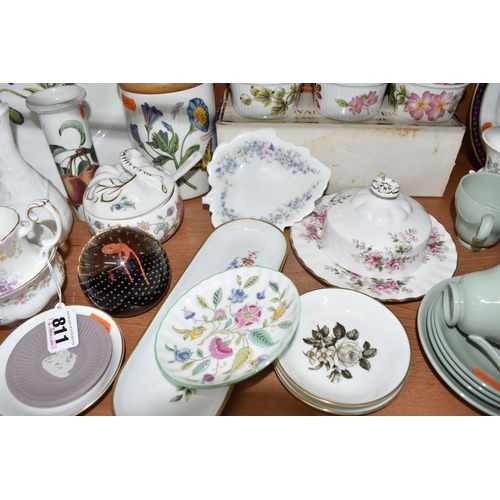 811 - A COLLECTION OF CERAMICS AND GLASS WARES, to include a Wedgwood Jasperware cased thimble and Lambeth... 
