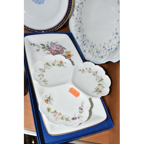 811 - A COLLECTION OF CERAMICS AND GLASS WARES, to include a Wedgwood Jasperware cased thimble and Lambeth... 