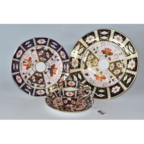 814 - FOUR PIECES OF ROYAL CROWN DERBY IMARI 2451, comprising a 21.5cm plate, an 18cm plate, a teacup and ... 
