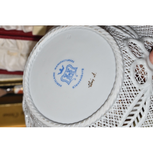 822 - A GROUP OF CERAMICS, to include boxed Royal Crown Derby cheese knives and bottle opener, four Grapha... 
