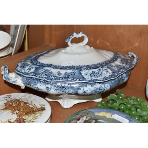 822 - A GROUP OF CERAMICS, to include boxed Royal Crown Derby cheese knives and bottle opener, four Grapha... 
