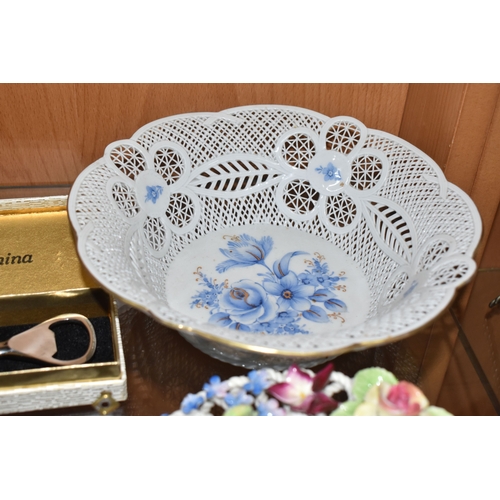 822 - A GROUP OF CERAMICS, to include boxed Royal Crown Derby cheese knives and bottle opener, four Grapha... 