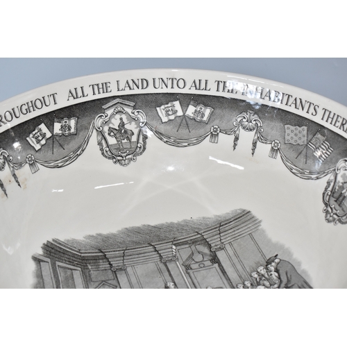 825 - A GROUP OF CERAMICS, comprising a Wedgwood 'The Philadelphia Bowl', designed for The Bailey Banks & ... 