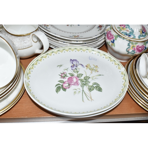 829 - A GROUP OF ROYAL DOULTON TEA WARES, comprising a Naples H5309 tea set: teapot (slight fault? on spou... 