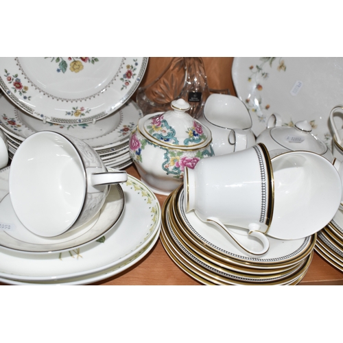 829 - A GROUP OF ROYAL DOULTON TEA WARES, comprising a Naples H5309 tea set: teapot (slight fault? on spou... 