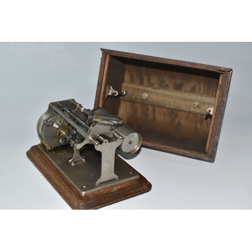 833 - A COLUMBIA 'GRAPHOPHONE' TYPE Q PORTABLE PHONOGRAPH, in oak veneered case bearing Columbia Graphopho... 