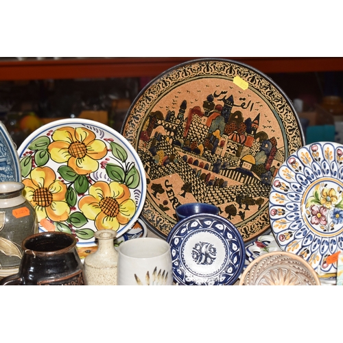 855 - A LARGE GROUP OF MODERN DECORATIVE CERAMICS approximately thirty-nine pieces in total, including two... 