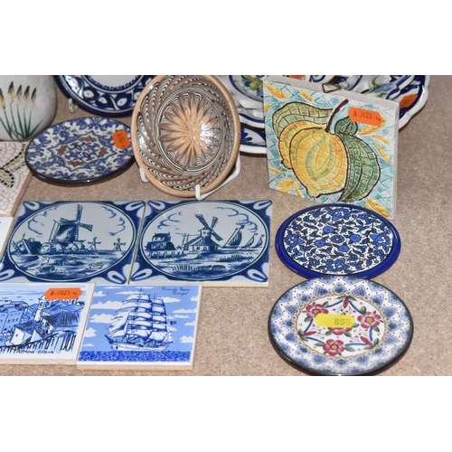 855 - A LARGE GROUP OF MODERN DECORATIVE CERAMICS approximately thirty-nine pieces in total, including two... 