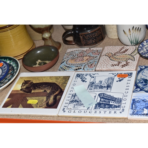 855 - A LARGE GROUP OF MODERN DECORATIVE CERAMICS approximately thirty-nine pieces in total, including two... 