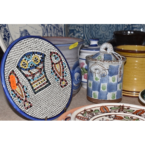 855 - A LARGE GROUP OF MODERN DECORATIVE CERAMICS approximately thirty-nine pieces in total, including two... 