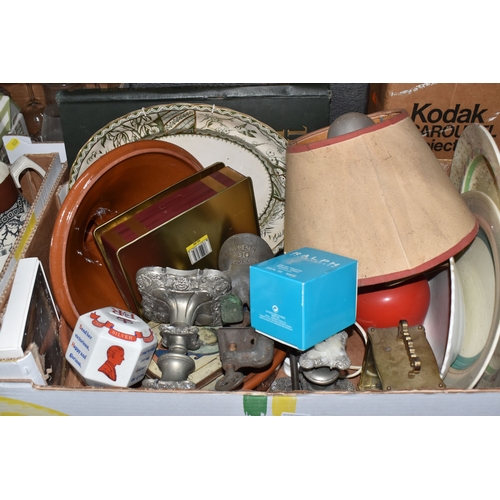 857 - FIVE BOXES AND LOOSE OF HOUSEHOLD CERAMIC AND MISCELLANEOUS ITEMS to include one box of ceramics con... 