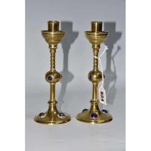 824 - A PAIR OF GEORGE BETJEMANN & SONS CANDLESTICKS, the brass arts and crafts style candlesticks with bl... 