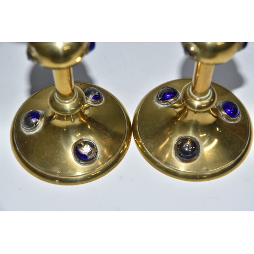 824 - A PAIR OF GEORGE BETJEMANN & SONS CANDLESTICKS, the brass arts and crafts style candlesticks with bl... 