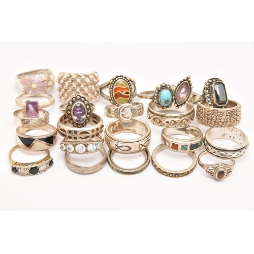 470 - AN ASSORTMENT OF SILVER AND WHITE METAL RINGS, to include a buckle ring, a wide textured band ring, ... 